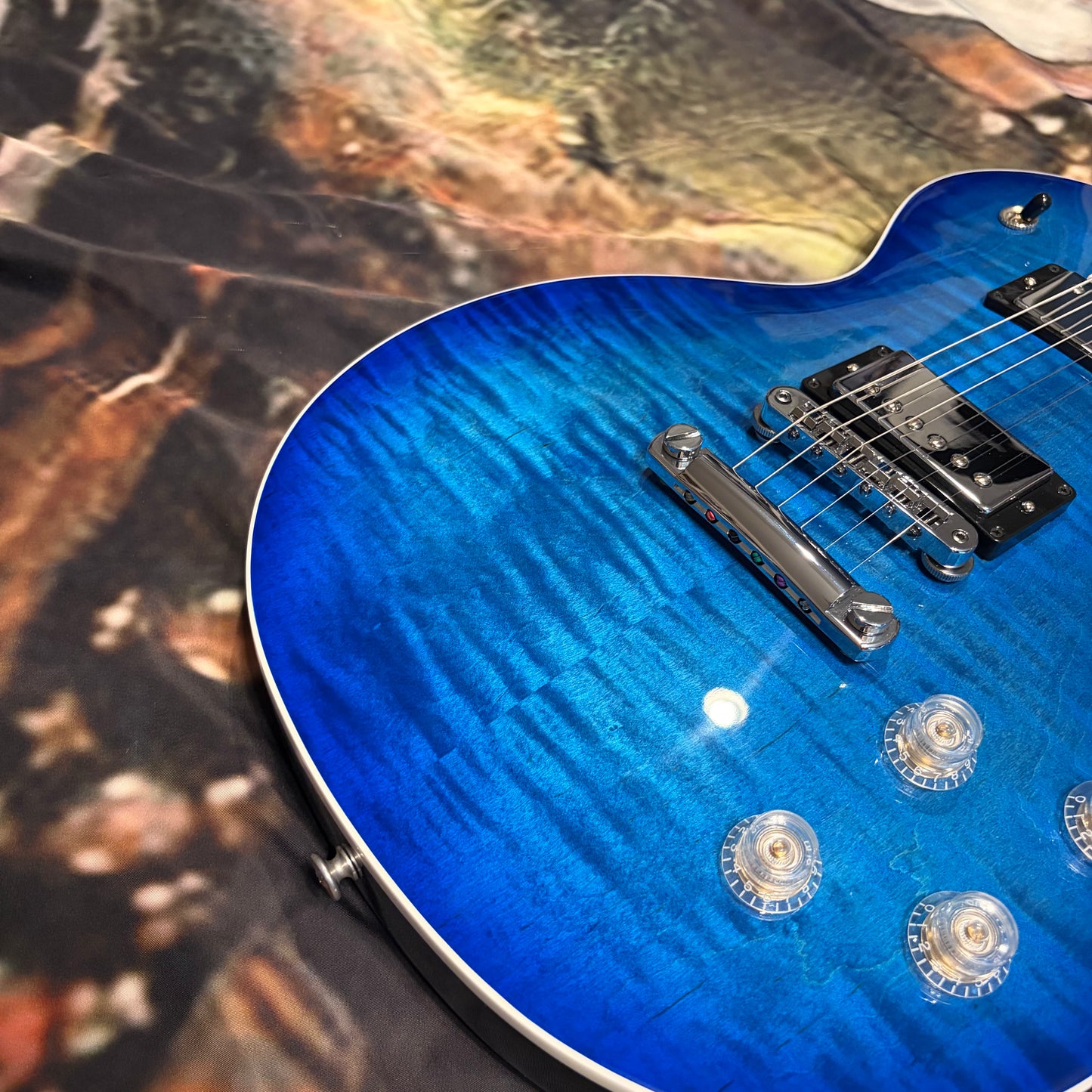 MODERN 🌊! 2025 Gibson USA Les Paul Modern Figured Cobalt Burst Ocean Water Blue Blueberry Ebony Fretboard Modern Standard Locking Grover Tuners Chrome Hardware AAA Premium Plus Top Axcess Heel Coil Tap BurstBucker Pro Pickups Demo Shop