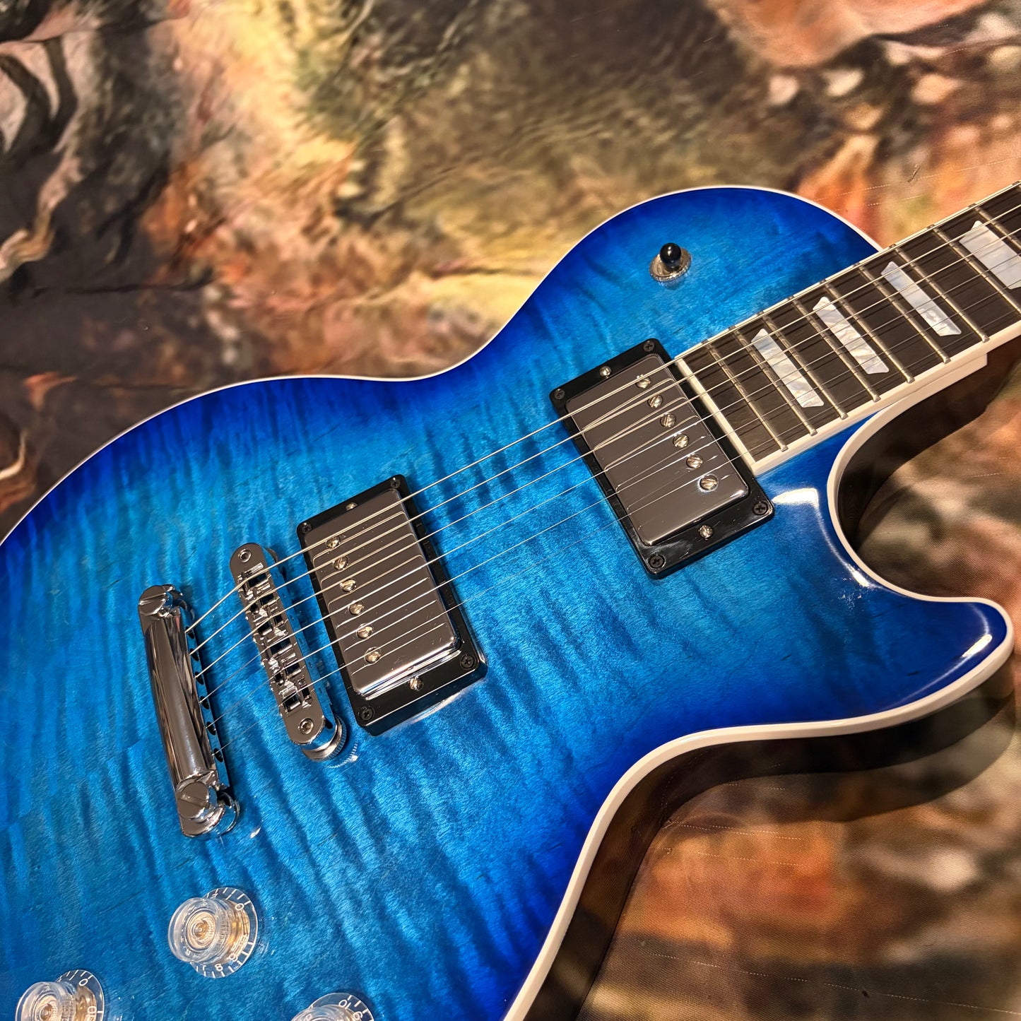 MODERN 🌊! 2025 Gibson USA Les Paul Modern Figured Cobalt Burst Ocean Water Blue Blueberry Ebony Fretboard Modern Standard Locking Grover Tuners Chrome Hardware AAA Premium Plus Top Axcess Heel Coil Tap BurstBucker Pro Pickups Demo Shop
