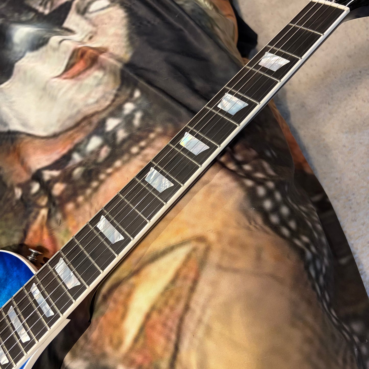 MODERN 🌊! 2025 Gibson USA Les Paul Modern Figured Cobalt Burst Ocean Water Blue Blueberry Ebony Fretboard Modern Standard Locking Grover Tuners Chrome Hardware AAA Premium Plus Top Axcess Heel Coil Tap BurstBucker Pro Pickups Demo Shop
