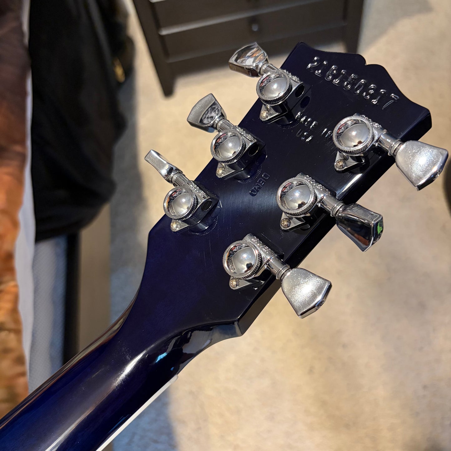 MODERN 🌊! 2025 Gibson USA Les Paul Modern Figured Cobalt Burst Ocean Water Blue Blueberry Ebony Fretboard Modern Standard Locking Grover Tuners Chrome Hardware AAA Premium Plus Top Axcess Heel Coil Tap BurstBucker Pro Pickups Demo Shop