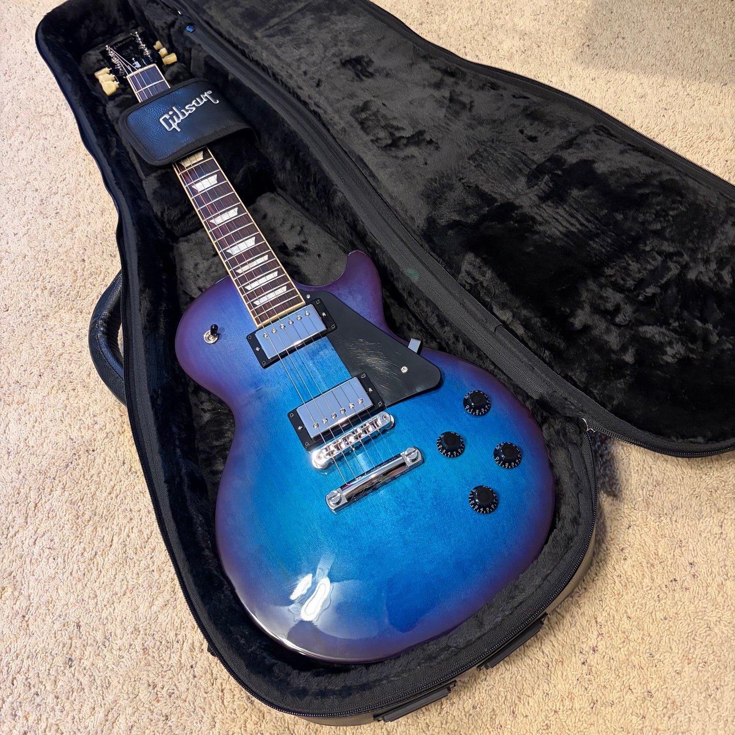 BLUEBERRY 🫐! 2025 Gibson USA Les Paul Studio Blueberry Burst Plain Top Rosewood Fretboard Slim Taper Neck Profile Ocean Blue Blueberry Cobalt Trans Aqua BurstBucker Pro Pickups Chrome Hardware Full Gloss Standard Binding Coil Taps