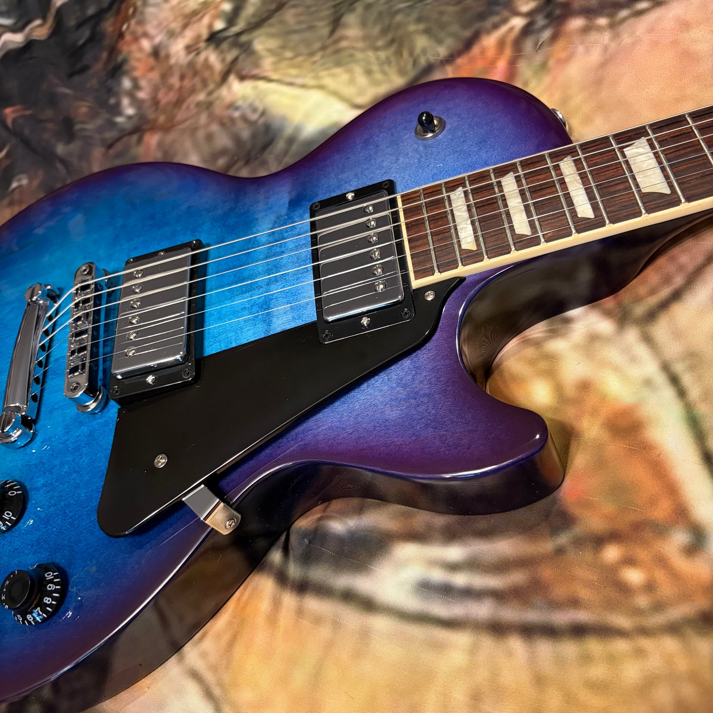 BLUEBERRY 🫐! 2025 Gibson USA Les Paul Studio Blueberry Burst Plain Top Rosewood Fretboard Slim Taper Neck Profile Ocean Blue Blueberry Cobalt Trans Aqua BurstBucker Pro Pickups Chrome Hardware Full Gloss Standard Binding Coil Taps