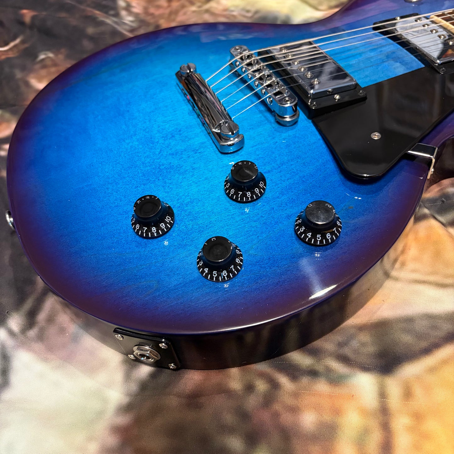 BLUEBERRY 🫐! 2025 Gibson USA Les Paul Studio Blueberry Burst Plain Top Rosewood Fretboard Slim Taper Neck Profile Ocean Blue Blueberry Cobalt Trans Aqua BurstBucker Pro Pickups Chrome Hardware Full Gloss Standard Binding Coil Taps