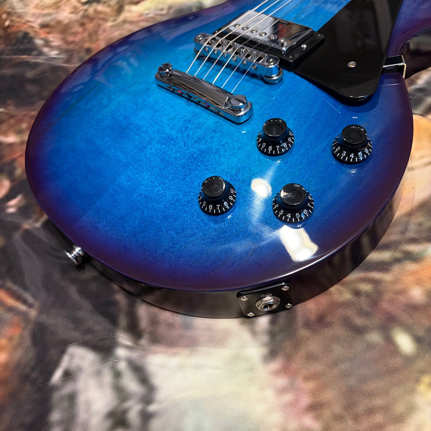BLUEBERRY 🫐! 2025 Gibson USA Les Paul Studio Blueberry Burst Plain Top Rosewood Fretboard Slim Taper Neck Profile Ocean Blue Blueberry Cobalt Trans Aqua BurstBucker Pro Pickups Chrome Hardware Full Gloss Standard Binding Coil Taps