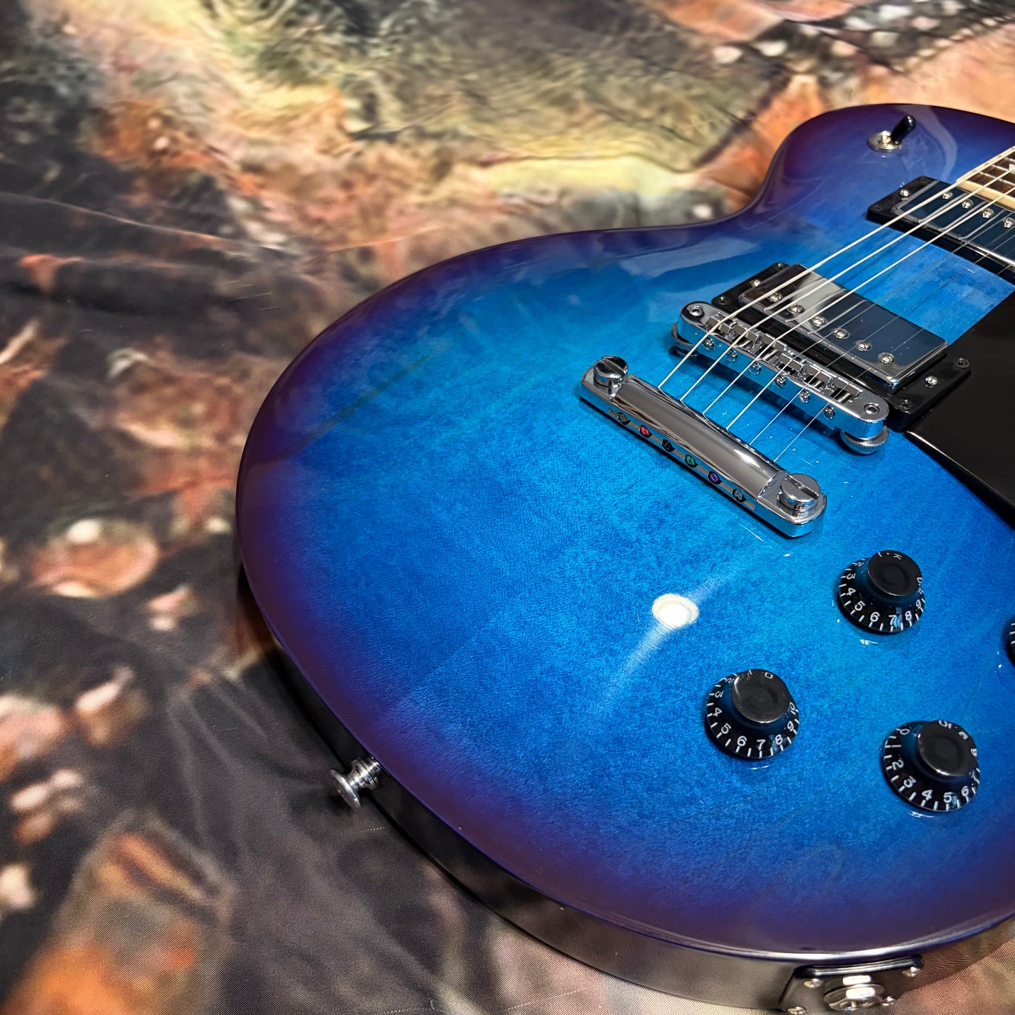 BLUEBERRY 🫐! 2025 Gibson USA Les Paul Studio Blueberry Burst Plain Top Rosewood Fretboard Slim Taper Neck Profile Ocean Blue Blueberry Cobalt Trans Aqua BurstBucker Pro Pickups Chrome Hardware Full Gloss Standard Binding Coil Taps