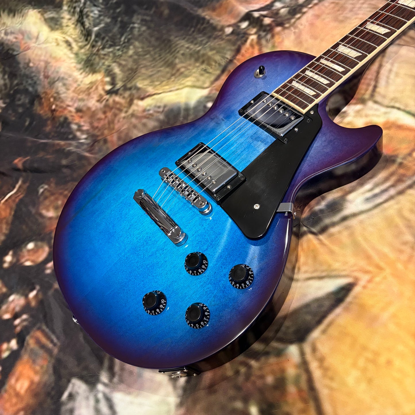 BLUEBERRY 🫐! 2025 Gibson USA Les Paul Studio Blueberry Burst Plain Top Rosewood Fretboard Slim Taper Neck Profile Ocean Blue Blueberry Cobalt Trans Aqua BurstBucker Pro Pickups Chrome Hardware Full Gloss Standard Binding Coil Taps