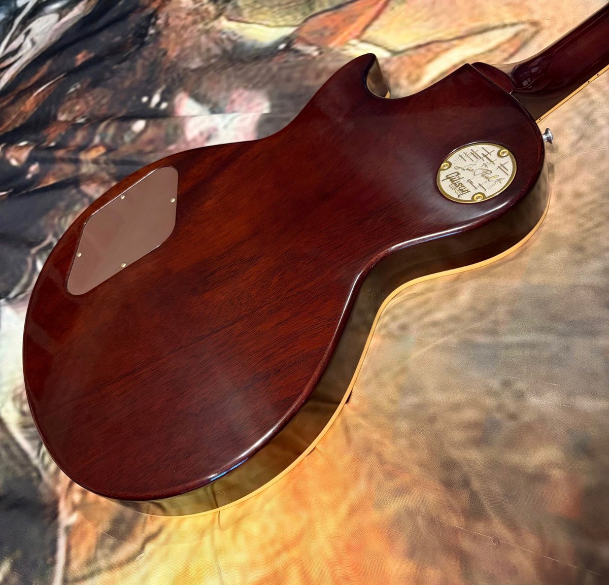 FANCY 💃! 2026 Gibson Custom Shop '76 Les Paul Deluxe Reissue Rocket Red Sparkle Top VOS Limited Edition LE 1976 Standard Norlin Era Mini Humbuckers Maple Neck Sandwich Body Construction ABR-1 Bridge Chrome Hardware Cream Plastics Brown Walnut Body