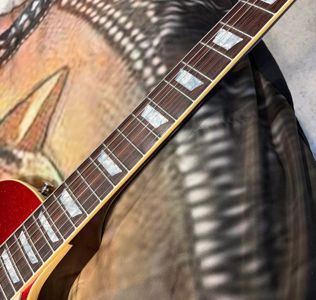 FANCY 💃! 2026 Gibson Custom Shop '76 Les Paul Deluxe Reissue Rocket Red Sparkle Top VOS Limited Edition LE 1976 Standard Norlin Era Mini Humbuckers Maple Neck Sandwich Body Construction ABR-1 Bridge Chrome Hardware Cream Plastics Brown Walnut Body