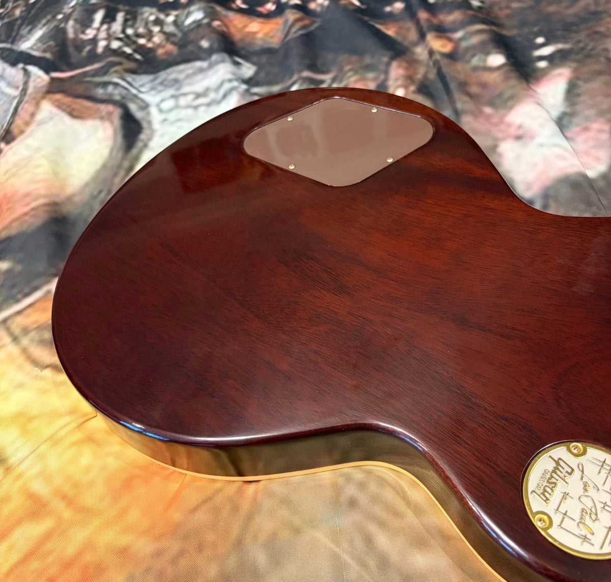 FANCY 💃! 2026 Gibson Custom Shop '76 Les Paul Deluxe Reissue Rocket Red Sparkle Top VOS Limited Edition LE 1976 Standard Norlin Era Mini Humbuckers Maple Neck Sandwich Body Construction ABR-1 Bridge Chrome Hardware Cream Plastics Brown Walnut Body