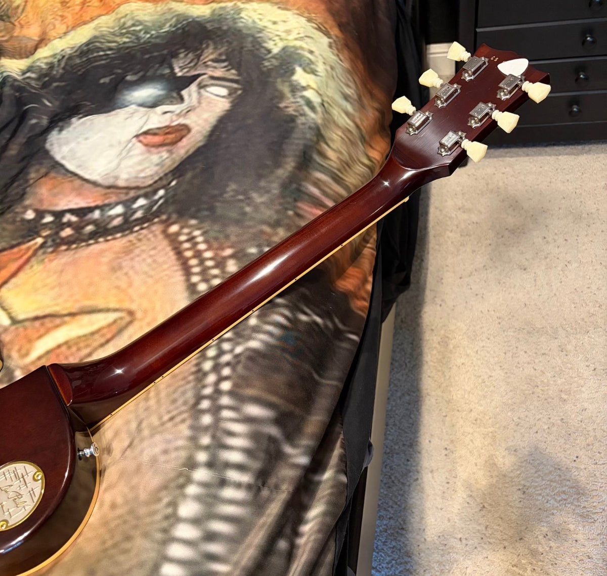 FANCY 💃! 2026 Gibson Custom Shop '76 Les Paul Deluxe Reissue Rocket Red Sparkle Top VOS Limited Edition LE 1976 Standard Norlin Era Mini Humbuckers Maple Neck Sandwich Body Construction ABR-1 Bridge Chrome Hardware Cream Plastics Brown Walnut Body
