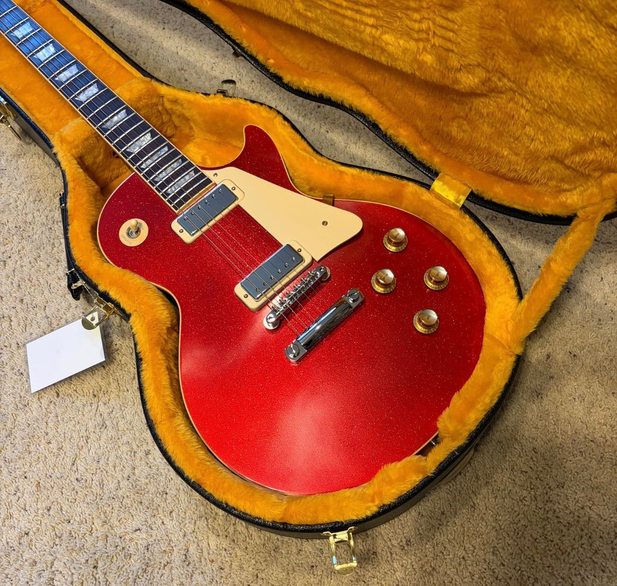 FANCY 💃! 2026 Gibson Custom Shop '76 Les Paul Deluxe Reissue Rocket Red Sparkle Top VOS Limited Edition LE 1976 Standard Norlin Era Mini Humbuckers Maple Neck Sandwich Body Construction ABR-1 Bridge Chrome Hardware Cream Plastics Brown Walnut Body