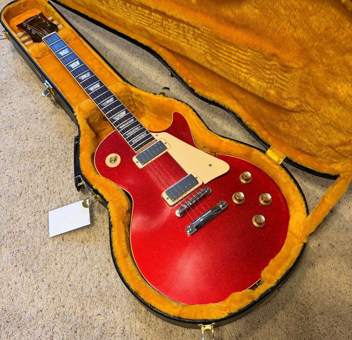FANCY 💃! 2026 Gibson Custom Shop '76 Les Paul Deluxe Reissue Rocket Red Sparkle Top VOS Limited Edition LE 1976 Standard Norlin Era Mini Humbuckers Maple Neck Sandwich Body Construction ABR-1 Bridge Chrome Hardware Cream Plastics Brown Walnut Body