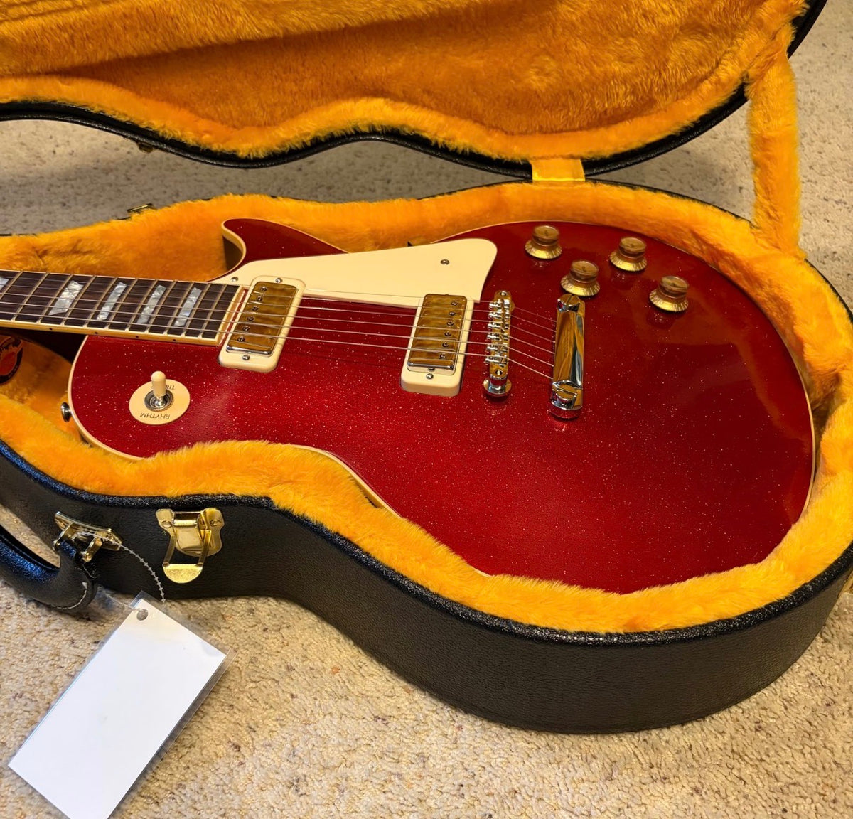 FANCY 💃! 2026 Gibson Custom Shop '76 Les Paul Deluxe Reissue Rocket Red Sparkle Top VOS Limited Edition LE 1976 Standard Norlin Era Mini Humbuckers Maple Neck Sandwich Body Construction ABR-1 Bridge Chrome Hardware Cream Plastics Brown Walnut Body