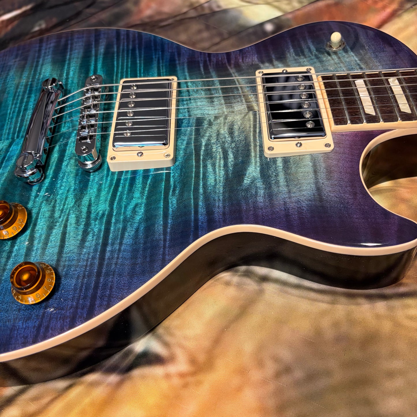 BLUEBERRY 🫐! 2017 Gibson USA Les Paul Standard T Blueberry Burst Flame Top Figured AAA Rosewood Fretboard Ocean Blue Blueberry Cobalt Trans Aqua Purple Violet BurstBucker Pro Pickups Chrome Hardware Full Gloss Modern High Performance HP
