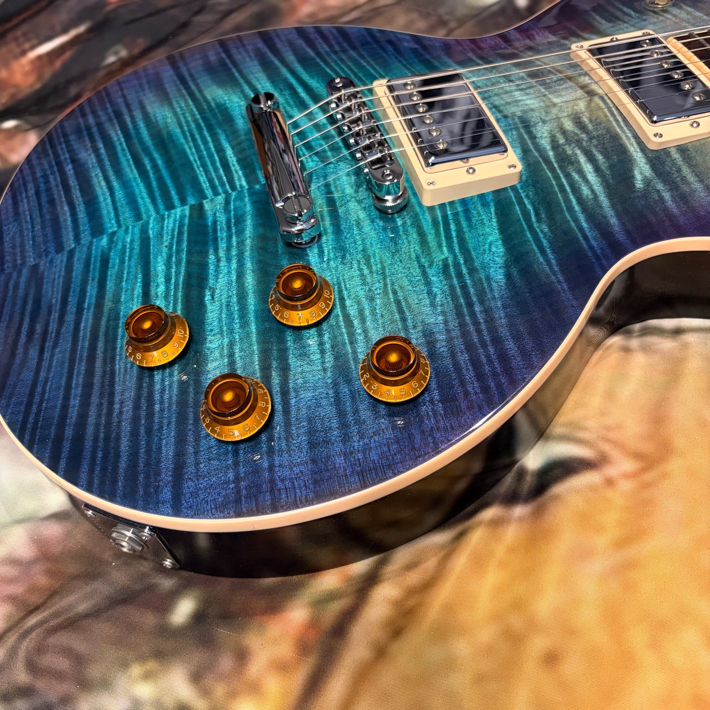BLUEBERRY 🫐! 2017 Gibson USA Les Paul Standard T Blueberry Burst Flame Top Figured AAA Rosewood Fretboard Ocean Blue Blueberry Cobalt Trans Aqua Purple Violet BurstBucker Pro Pickups Chrome Hardware Full Gloss Modern High Performance HP