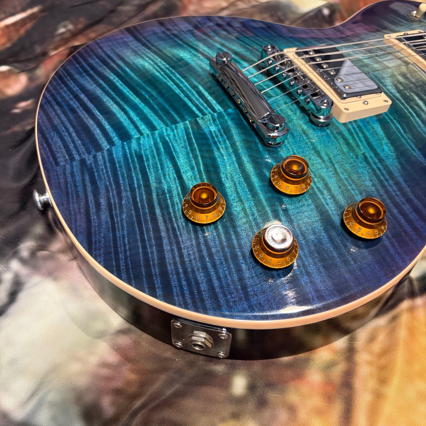 BLUEBERRY 🫐! 2017 Gibson USA Les Paul Standard T Blueberry Burst Flame Top Figured AAA Rosewood Fretboard Ocean Blue Blueberry Cobalt Trans Aqua Purple Violet BurstBucker Pro Pickups Chrome Hardware Full Gloss Modern High Performance HP