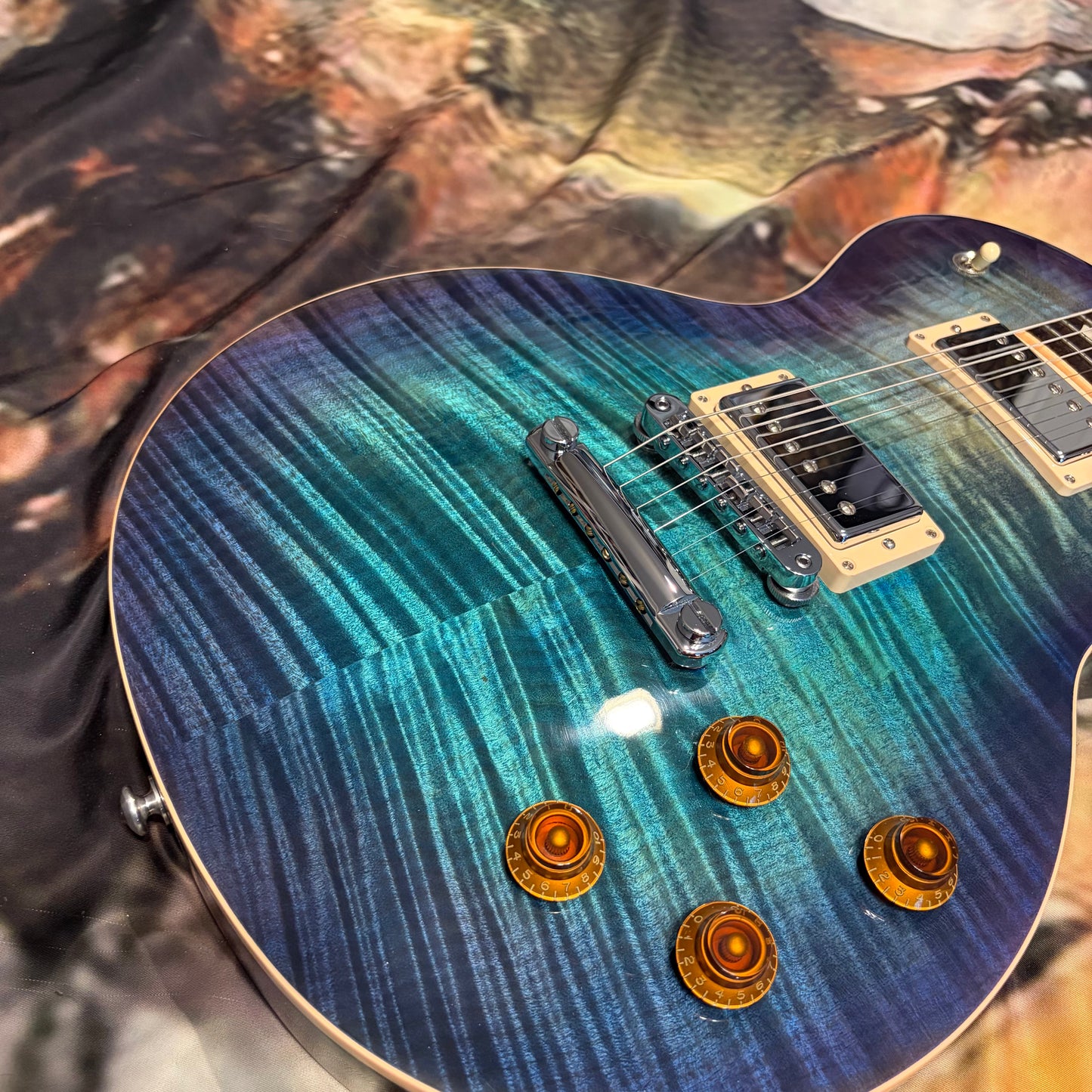 BLUEBERRY 🫐! 2017 Gibson USA Les Paul Standard T Blueberry Burst Flame Top Figured AAA Rosewood Fretboard Ocean Blue Blueberry Cobalt Trans Aqua Purple Violet BurstBucker Pro Pickups Chrome Hardware Full Gloss Modern High Performance HP