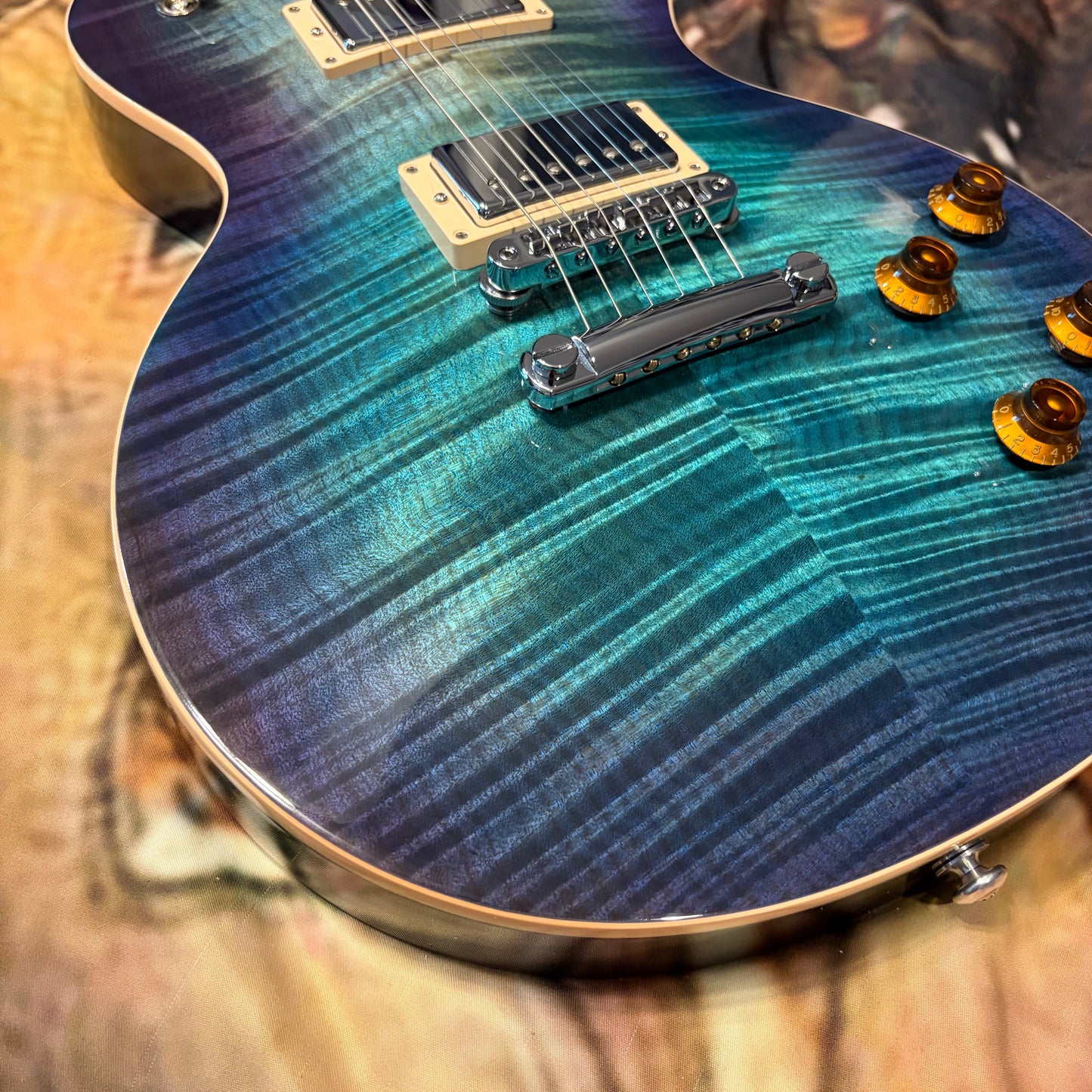 BLUEBERRY 🫐! 2017 Gibson USA Les Paul Standard T Blueberry Burst Flame Top Figured AAA Rosewood Fretboard Ocean Blue Blueberry Cobalt Trans Aqua Purple Violet BurstBucker Pro Pickups Chrome Hardware Full Gloss Modern High Performance HP