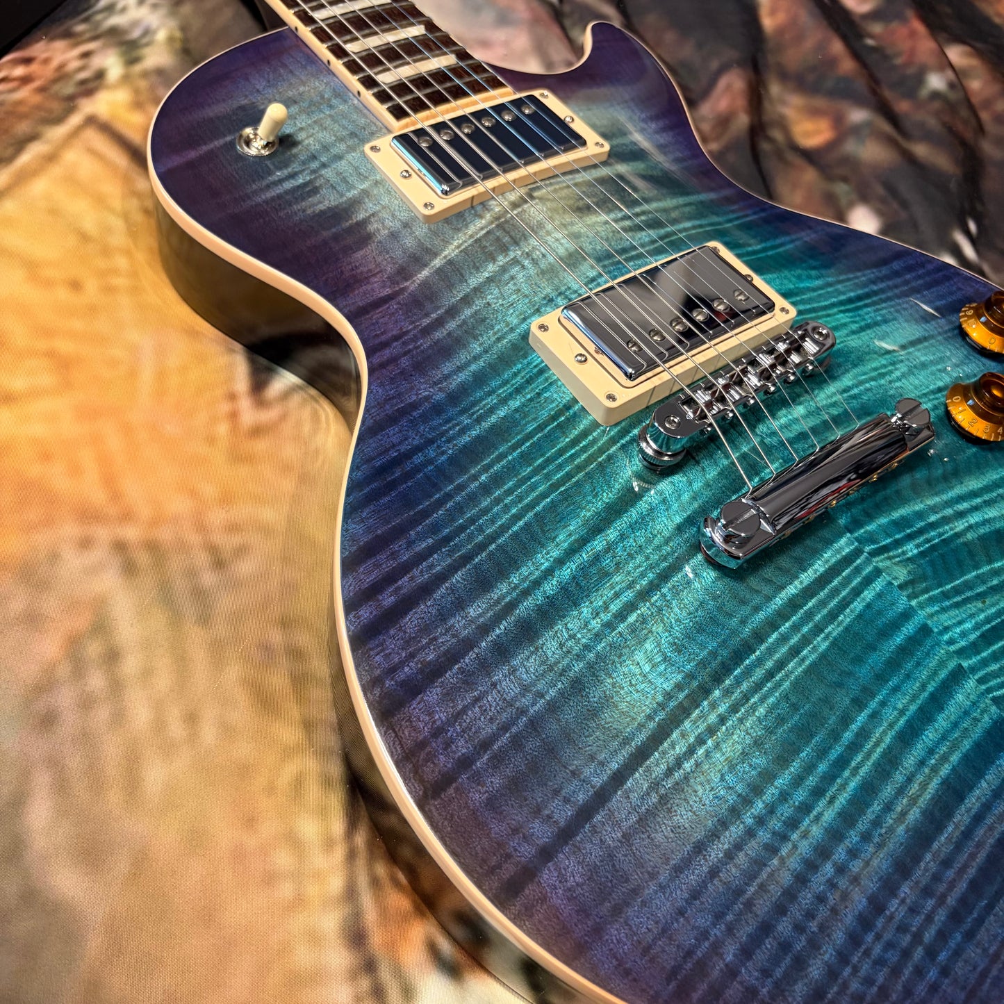 BLUEBERRY 🫐! 2017 Gibson USA Les Paul Standard T Blueberry Burst Flame Top Figured AAA Rosewood Fretboard Ocean Blue Blueberry Cobalt Trans Aqua Purple Violet BurstBucker Pro Pickups Chrome Hardware Full Gloss Modern High Performance HP