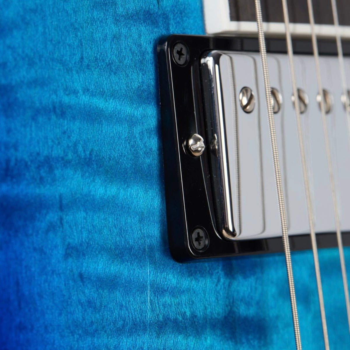 MODERN 🌊! 2025 Gibson USA Les Paul Modern Figured Cobalt Burst Ocean Water Blue Blueberry Ebony Fretboard Modern Standard Locking Grover Tuners Chrome Hardware AAA Premium Plus Top Axcess Heel Coil Tap BurstBucker Pro Pickups Demo Shop