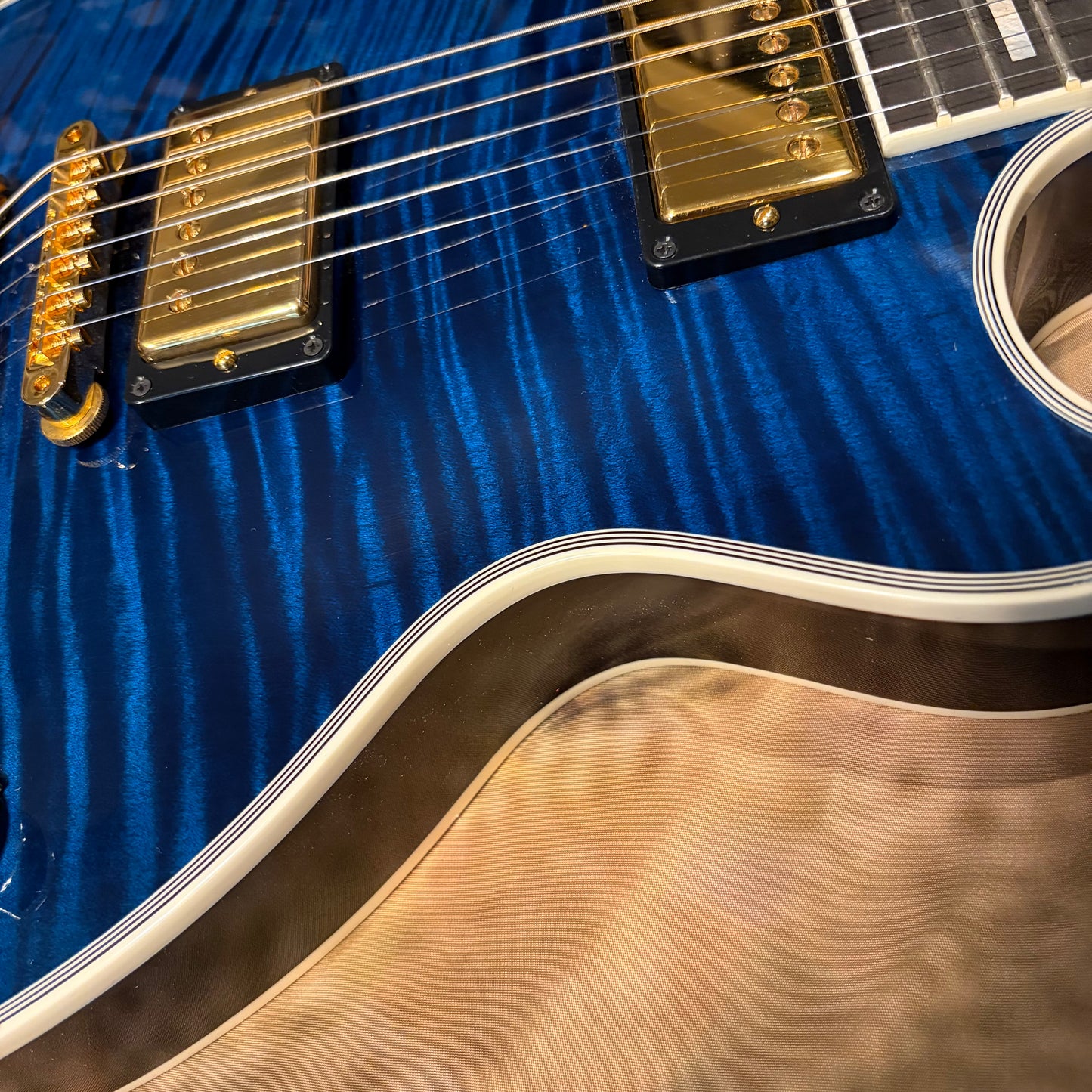 CUSTOM COLOR 🤩🌊! 2010 Gibson Custom Shop '68 Les Paul Custom Sapphire BluemF Figured Flamed Reissue Ocean Water Dark Aqua Whale Trans Blueberry Burst 1968 Historic Reissue ‘57 Classic Black Ebony Fretboard Full Gloss Gold Hardware