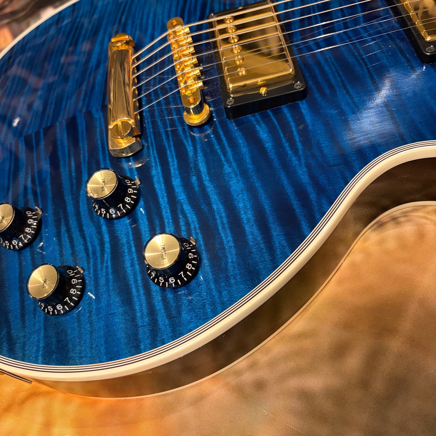 CUSTOM COLOR 🤩🌊! 2010 Gibson Custom Shop '68 Les Paul Custom Sapphire BluemF Figured Flamed Reissue Ocean Water Dark Aqua Whale Trans Blueberry Burst 1968 Historic Reissue ‘57 Classic Black Ebony Fretboard Full Gloss Gold Hardware
