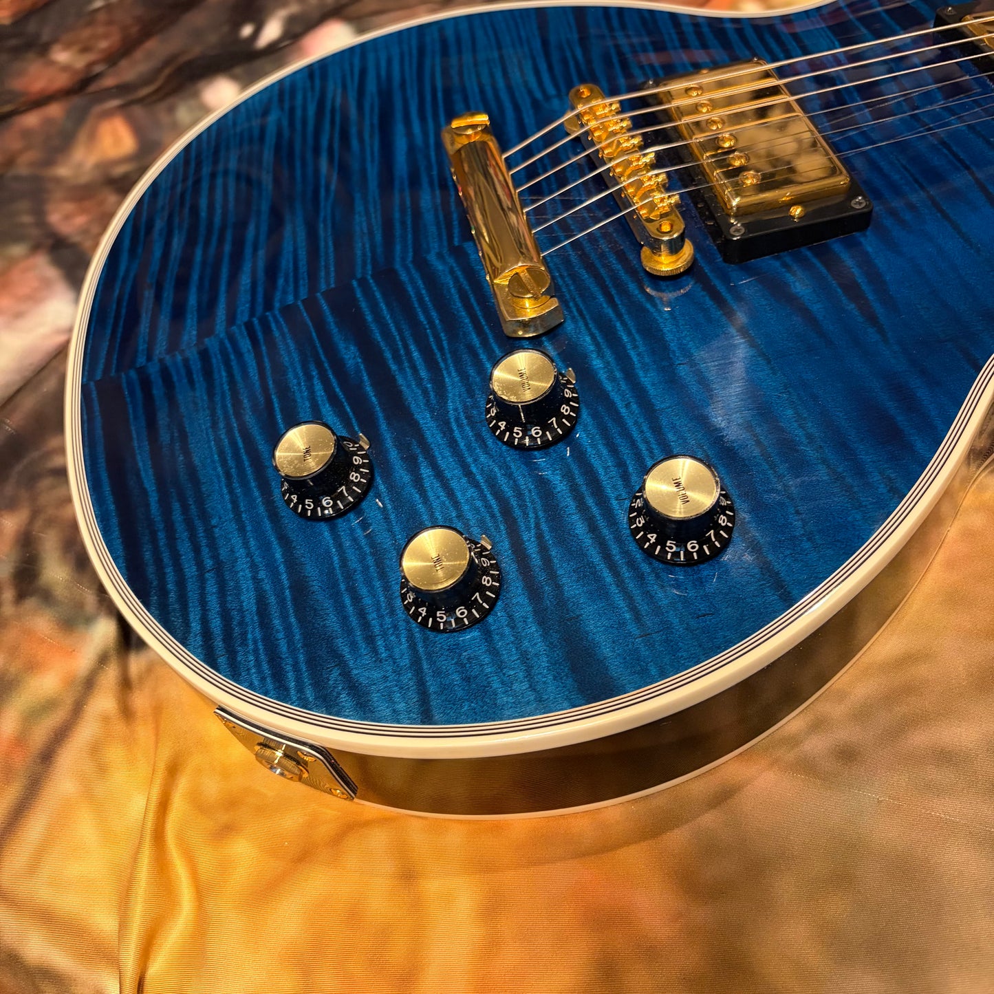 CUSTOM COLOR 🤩🌊! 2010 Gibson Custom Shop '68 Les Paul Custom Sapphire BluemF Figured Flamed Reissue Ocean Water Dark Aqua Whale Trans Blueberry Burst 1968 Historic Reissue ‘57 Classic Black Ebony Fretboard Full Gloss Gold Hardware