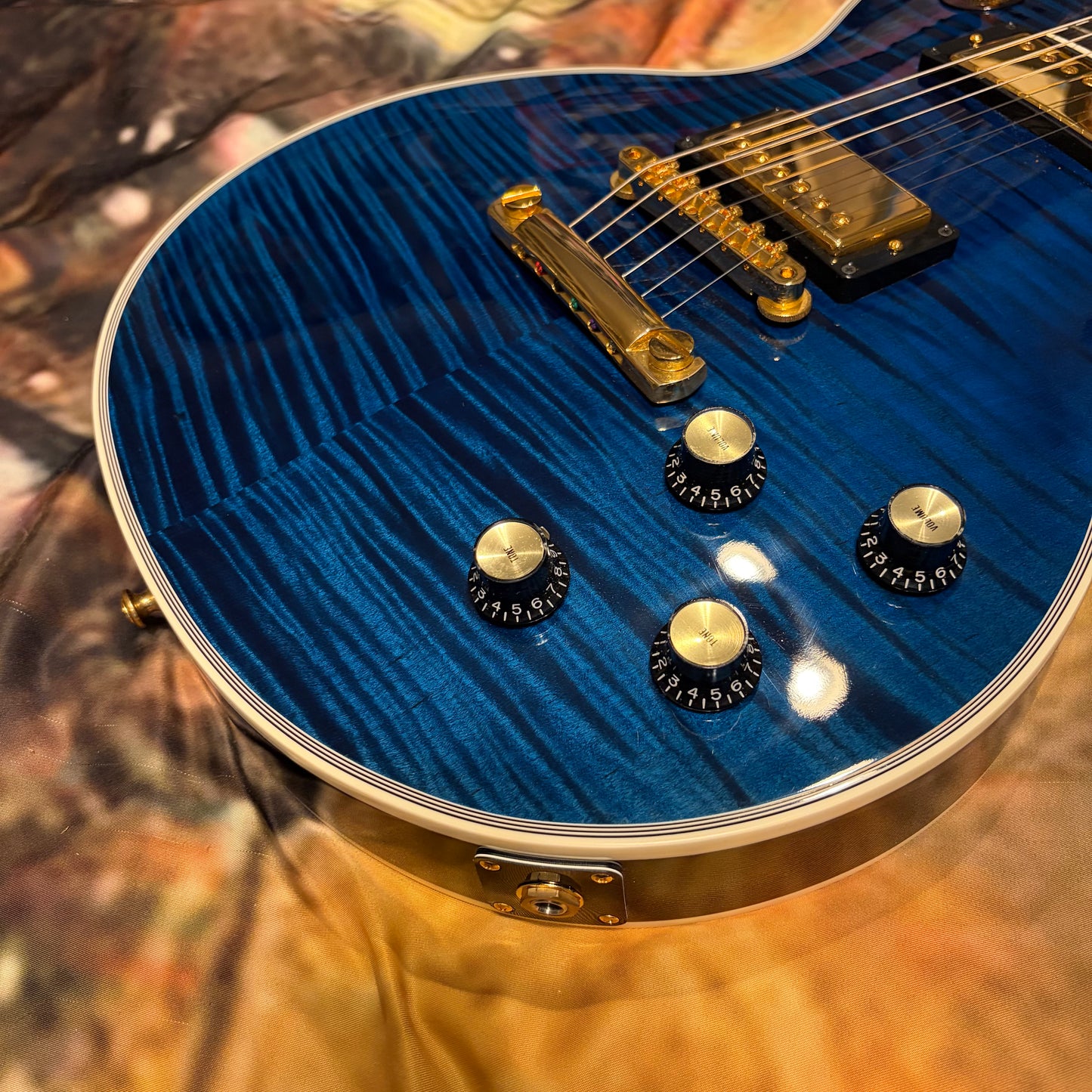 CUSTOM COLOR 🤩🌊! 2010 Gibson Custom Shop '68 Les Paul Custom Sapphire BluemF Figured Flamed Reissue Ocean Water Dark Aqua Whale Trans Blueberry Burst 1968 Historic Reissue ‘57 Classic Black Ebony Fretboard Full Gloss Gold Hardware