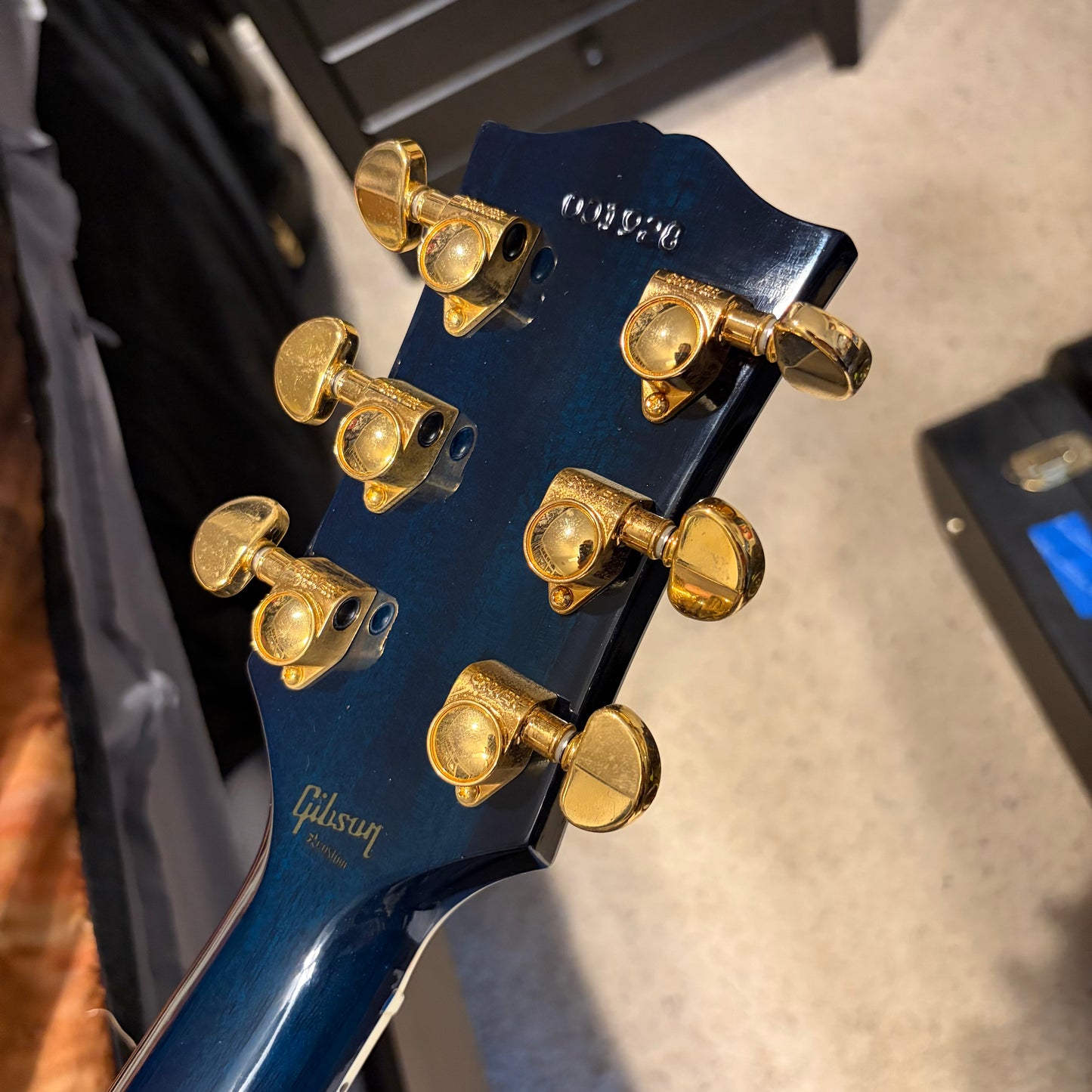 CUSTOM COLOR 🤩🌊! 2010 Gibson Custom Shop '68 Les Paul Custom Sapphire BluemF Figured Flamed Reissue Ocean Water Dark Aqua Whale Trans Blueberry Burst 1968 Historic Reissue ‘57 Classic Black Ebony Fretboard Full Gloss Gold Hardware