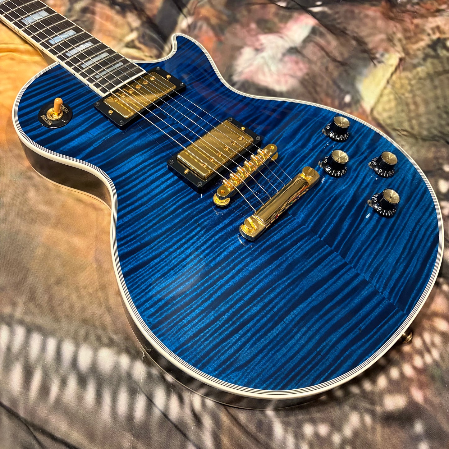 CUSTOM COLOR 🤩🌊! 2010 Gibson Custom Shop '68 Les Paul Custom Sapphire BluemF Figured Flamed Reissue Ocean Water Dark Aqua Whale Trans Blueberry Burst 1968 Historic Reissue ‘57 Classic Black Ebony Fretboard Full Gloss Gold Hardware