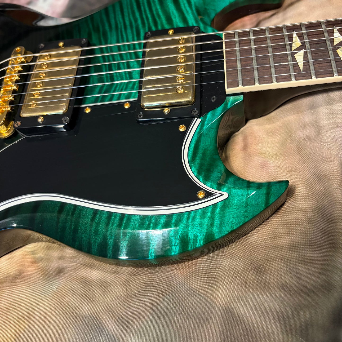 FREAKY 👽! 2025 Gibson Custom Shop M2M 1961 SG Les Paul Standard Teal Green Fade Emerald Burst ‘61 Reissue Figured Flamed Maple Top Stopbar Dark Brown Walnut Back Split Diamond Inlays Gold Hardware CustomBuckers Made To Measure Modern Supreme Elegant