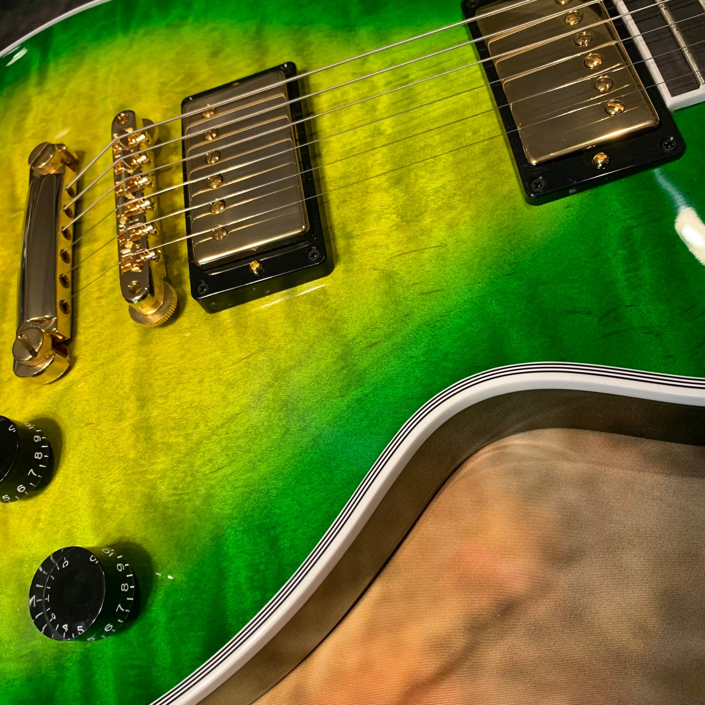 IGUANA AXCESS 🦎🔥! 2024 Gibson Custom Shop Les Paul Custom Axcess Stopbar Tailpiece Iguana Burst Trans Green Sunburst F Figured Flamed 490R 498T Black Ebony Fretboard Full Gloss Gold Hardware M2M Made To Measure Limited Edition Bengal Burst ABR-1 HP Heel